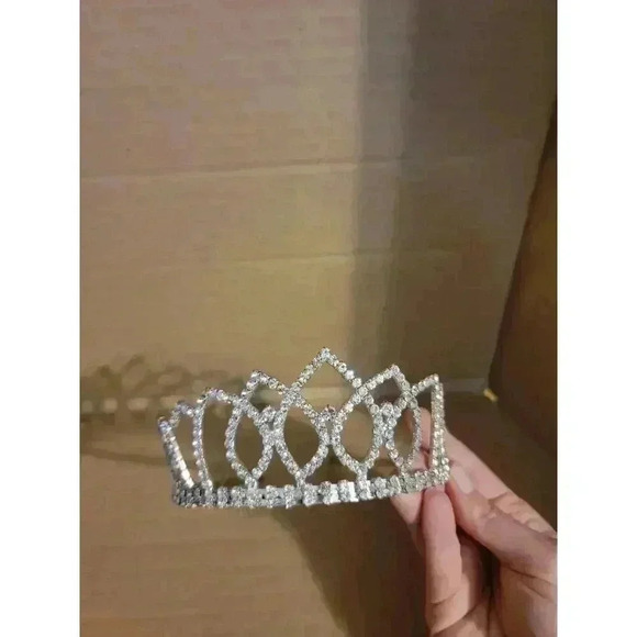 Tiara Silver - Picture 1 of 14